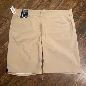 Roundtree & Yorke khaki golf shorts